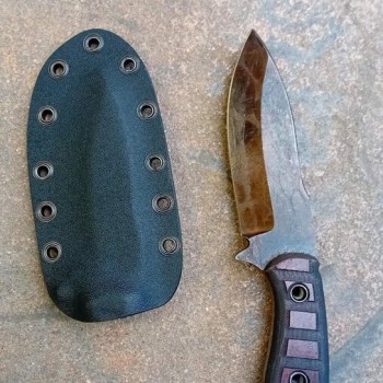 Нож с Удебелено фиксирано острие F115